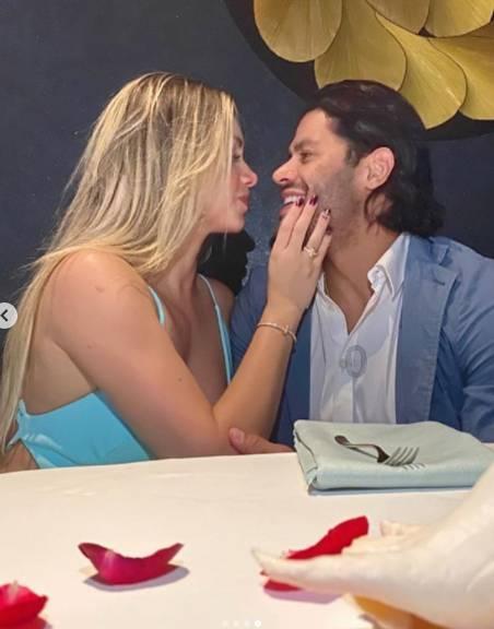 婧婧整理卧室